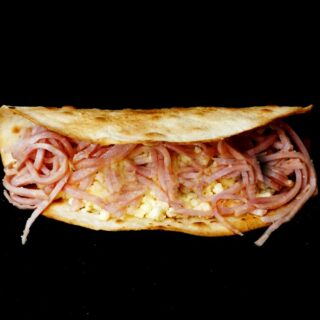 Taco de jamón queso