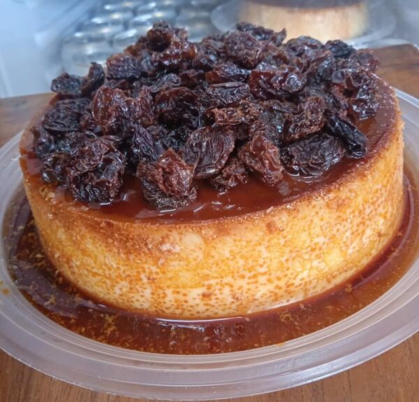Flan con uvas pasas