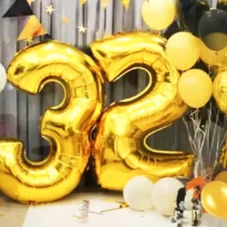 Número inflable dorado